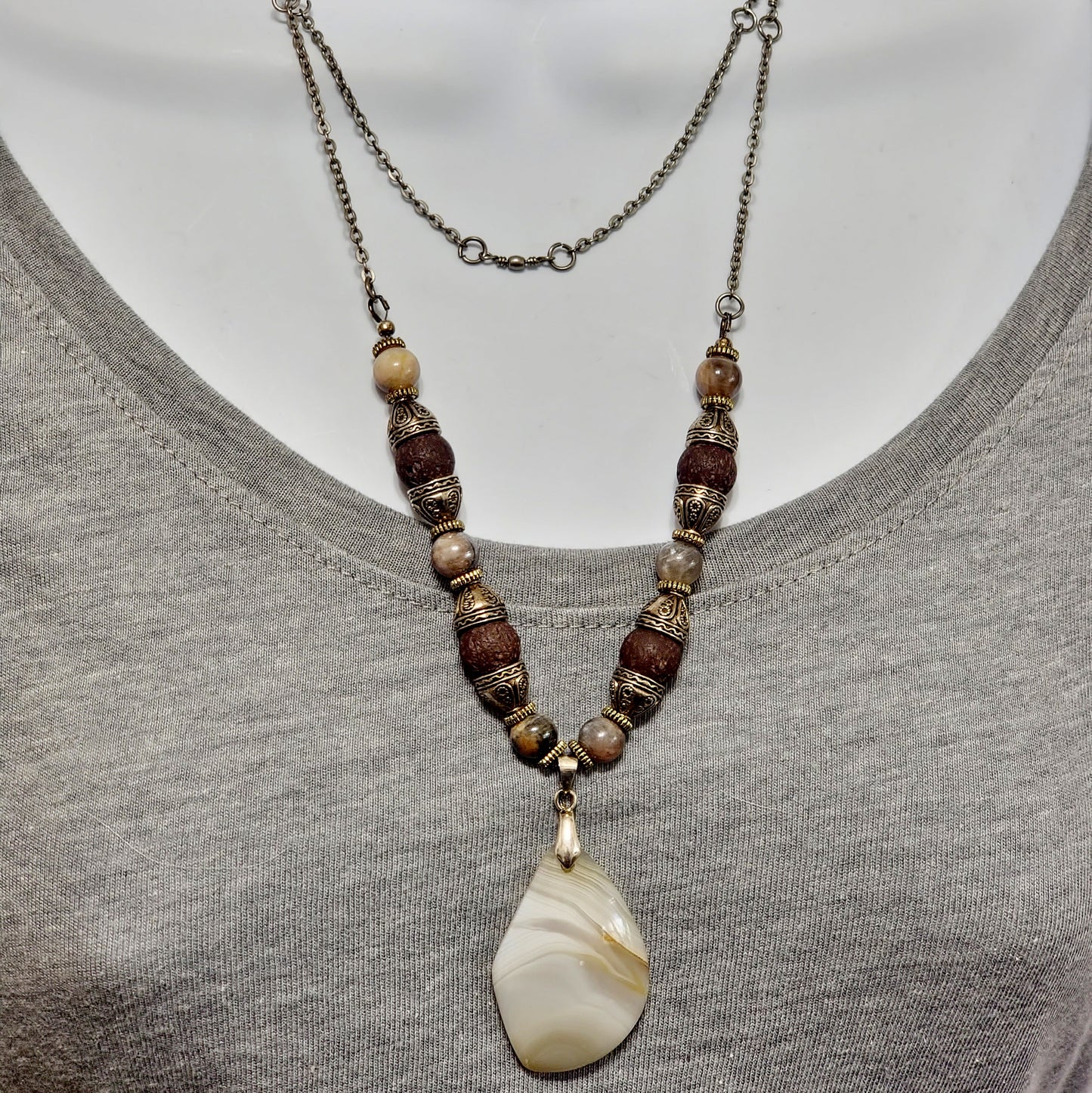 AGATE WITH MOONSTONE NECKLACE 21N0163