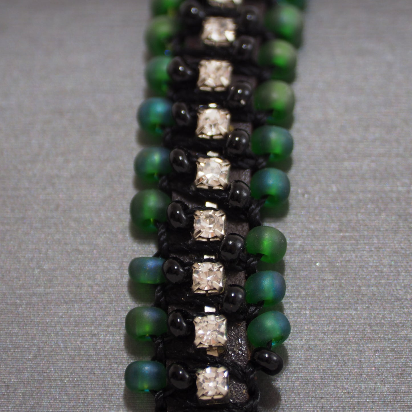 Green and Black Beaded Bracelet B200053